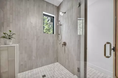 Bath - 10633 Carson Range Rd, Truckee, CA 96161 photo 4 of 5