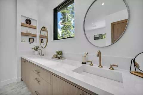 Bath - 10633 Carson Range Rd, Truckee, CA 96161 photo 1 of 5