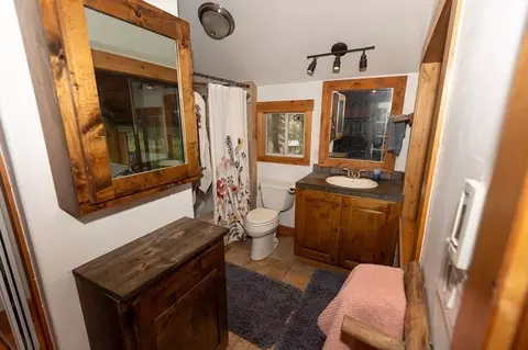 Bath - 626 Bear Valley Rd, Loyalton, CA 96118 photo 3 of 3