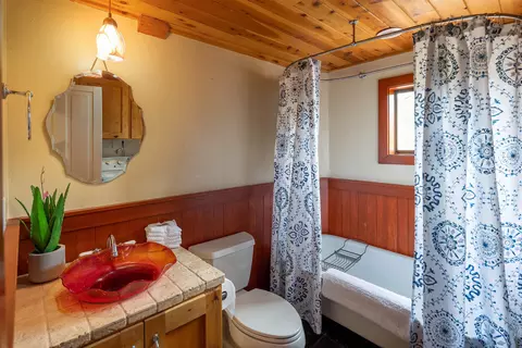 Bath - 626 Bear Valley Rd, Loyalton, CA 96118 photo 1 of 3