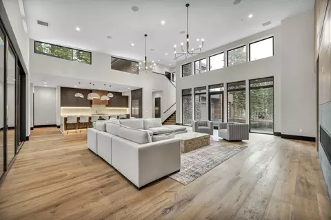 Living - 9278 Brae Rd, Truckee, CA 96161 photo 3 of 4