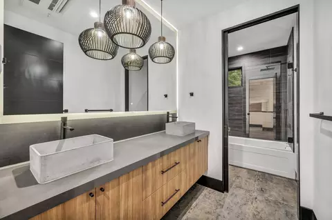 Bath - 9278 Brae Rd, Truckee, CA 96161 photo 1 of 4