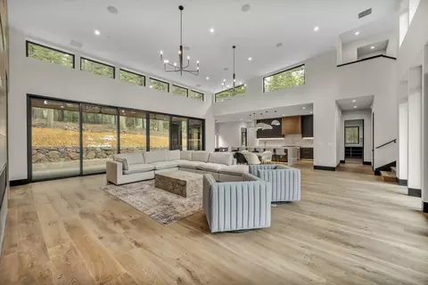 Living - 9278 Brae Rd, Truckee, CA 96161 photo 2 of 4