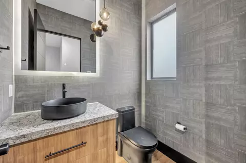 Bath - 9278 Brae Rd, Truckee, CA 96161 photo 3 of 4