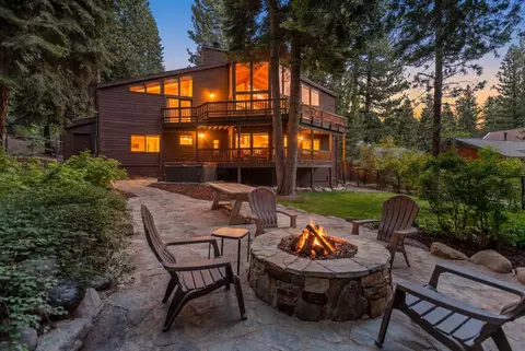 10871 Silver Fir Dr, Truckee, CA 96161