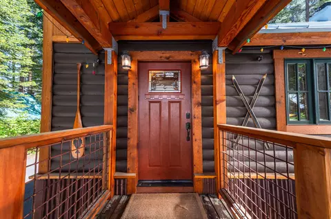 Exterior - 10531 Maple St, Truckee, CA 96161 photo 6 of 8