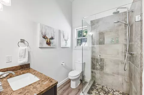 Bath - 10531 Maple St, Truckee, CA 96161 photo 1 of 1