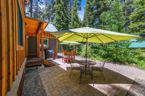 Exterior - 10531 Maple St, Truckee, CA 96161 photo 4 of 8