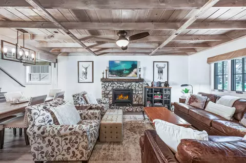 Living - 10531 Maple St, Truckee, CA 96161 photo 2 of 4