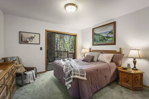 Bedroom - 12331 Bennett Flat Rd, Truckee, CA 96161 photo 2 of 3