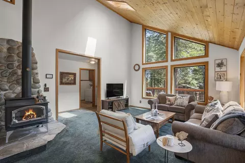 Living - 12331 Bennett Flat Rd, Truckee, CA 96161 photo 2 of 4