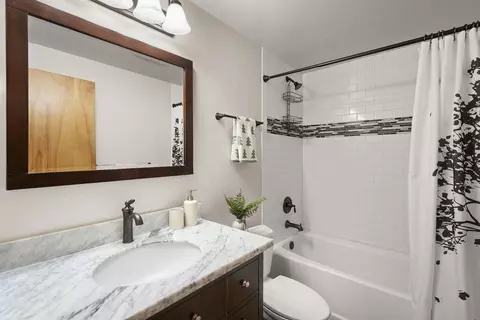 Bath - 12331 Bennett Flat Rd, Truckee, CA 96161 photo 1 of 2