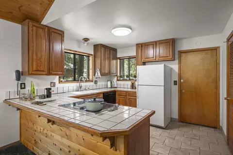 Kitchen - 12331 Bennett Flat Rd, Truckee, CA 96161 photo 1 of 2