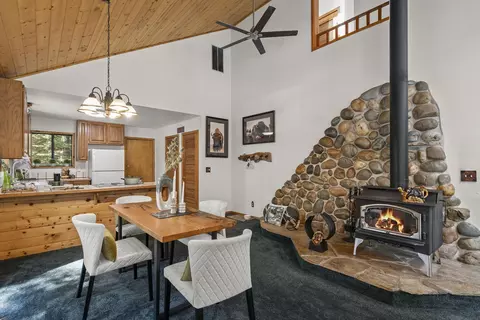 Dining - 12331 Bennett Flat Rd, Truckee, CA 96161 photo 3 of 3