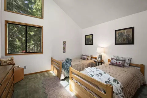Bedroom - 12331 Bennett Flat Rd, Truckee, CA 96161 photo 1 of 3
