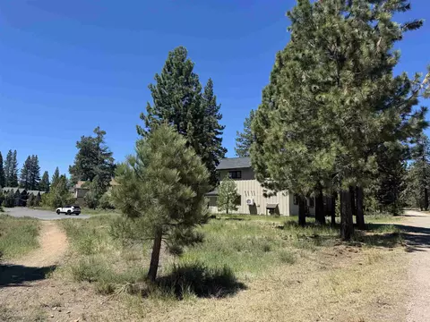 11372 Saddleback Dr, Truckee, CA 96161 photo 2