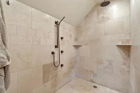 Bath - 305 Mountain View Rd, Calpine, CA 96124 photo 2 of 3