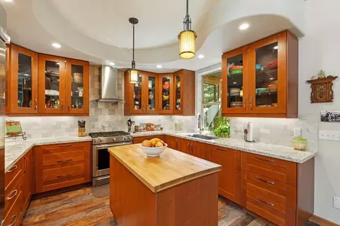 Kitchen - 305 Mountain View Rd, Calpine, CA 96124 photo 2 of 2