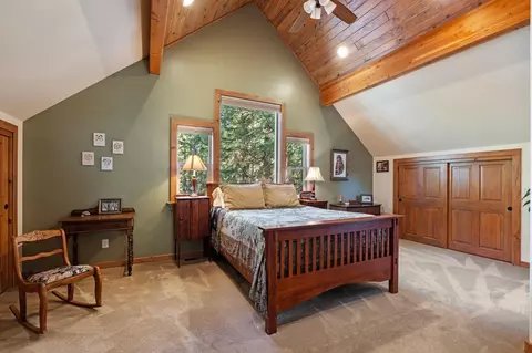 Bedroom - 305 Mountain View Rd, Calpine, CA 96124 photo 1 of 2