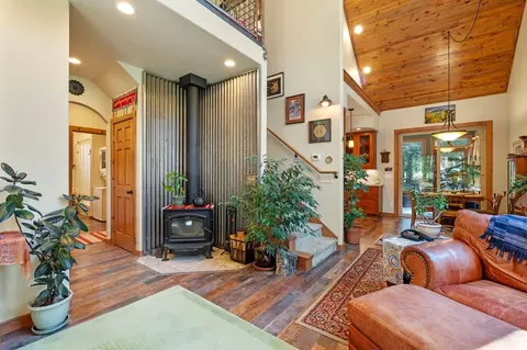 Entry Way - 305 Mountain View Rd, Calpine, CA 96124 photo 2 of 3