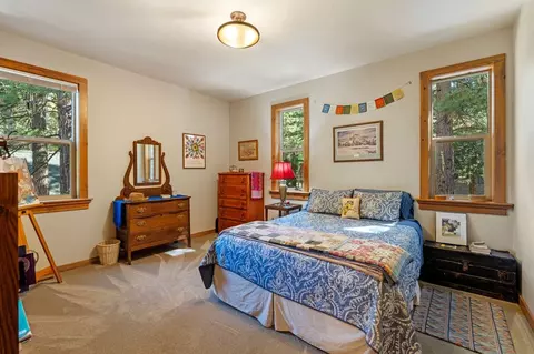 Bedroom - 305 Mountain View Rd, Calpine, CA 96124 photo 2 of 2