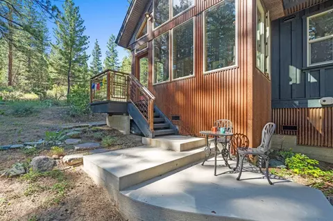 Exterior - 305 Mountain View Rd, Calpine, CA 96124 photo 6 of 6