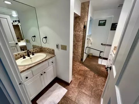 Bath - 2337 Bear Falls Ln, Alpine Meadows, CA 96146 photo 2 of 4