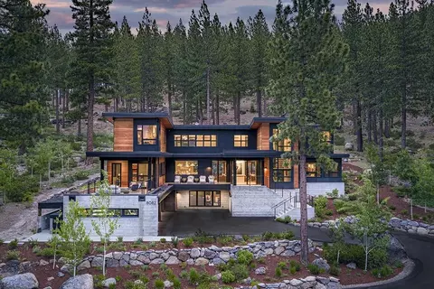 8082 Villandry Dr, Truckee, CA 96161
