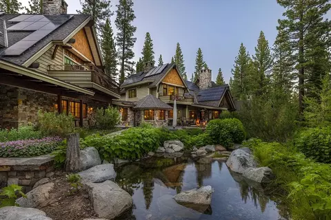 8133 Valhalla Dr, Truckee, CA 96161