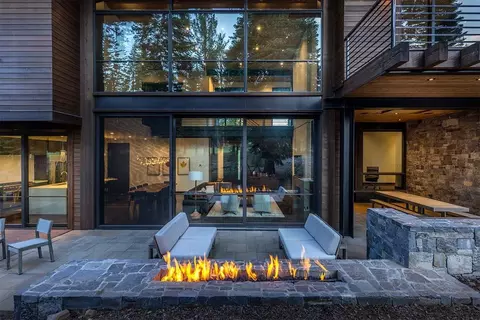 10568 Glenbrook Ct, Truckee, CA 96161 photo 3