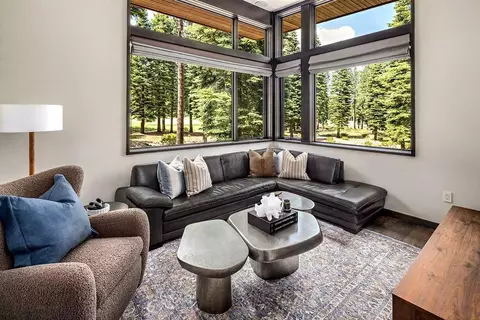 10568 Glenbrook Ct, Truckee, CA 96161 photo 13
