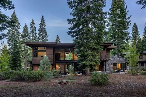 10568 Glenbrook Ct, Truckee, CA 96161 photo 4
