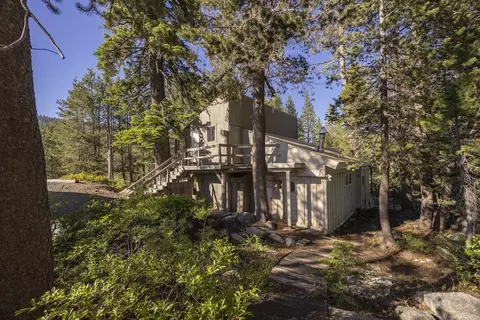125 S Yuba Dr, Soda Springs, CA 95728