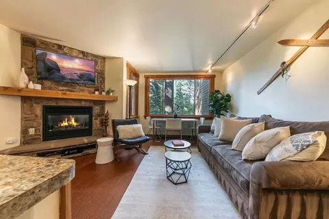 4065 Coyote Frk, Truckee, CA 96161