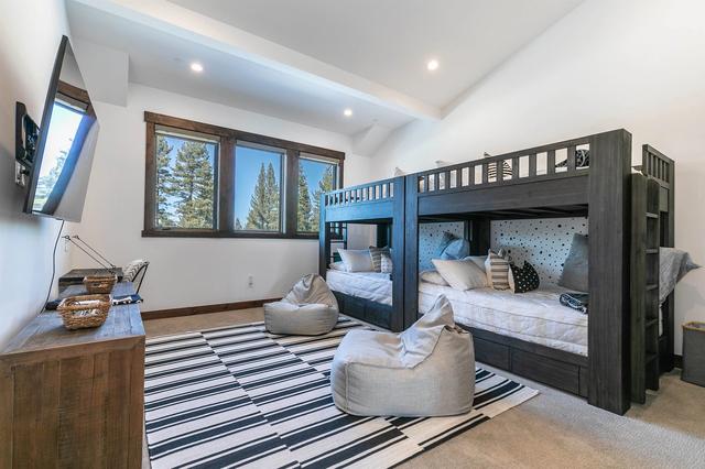 10129 Corrie Ct, Truckee, CA 96161