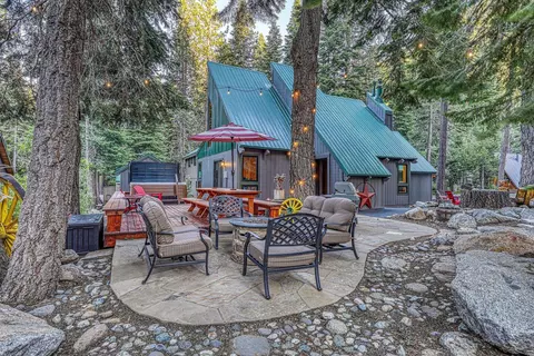 10380 Washoe Rd, Truckee, CA 96161