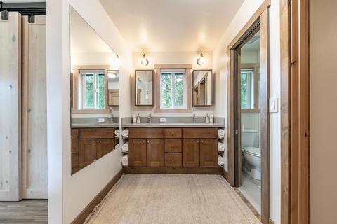 Bath - 15744 Archery Vw, Truckee, CA 96161 photo 2 of 3