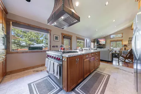 13165 Pinnacle Loop, Truckee, CA 96161 photo 10