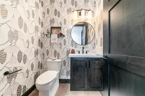 Bath - 10209 Modane Pl, Truckee, CA 96161 photo 1 of 4