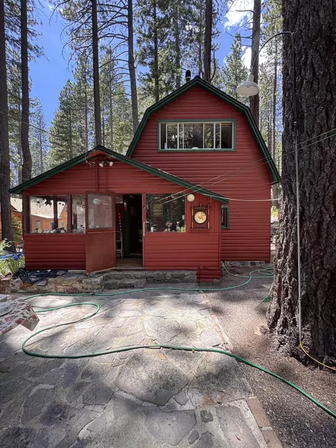 10061 Blue Jay Ln, Truckee, CA 96161
