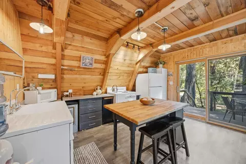 Kitchen - 665 Fork Pl, Soda Springs, CA 95715 photo 2 of 4