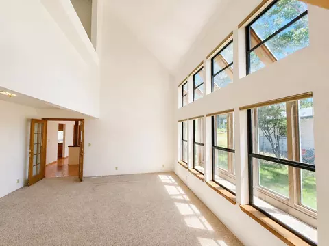 Living - 725 Roundup Dr, Loyalton, CA 96118 photo 5 of 6