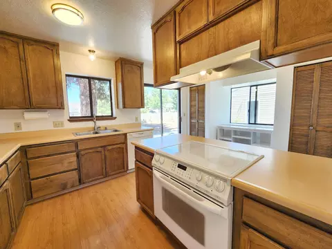 Kitchen - 725 Roundup Dr, Loyalton, CA 96118 photo 2 of 3