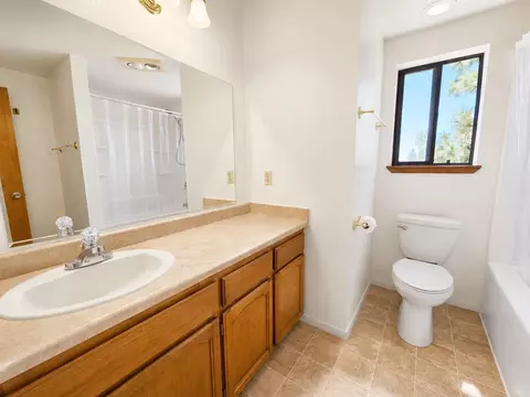 Bath - 725 Roundup Dr, Loyalton, CA 96118 photo 1 of 2