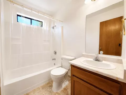 Bath - 725 Roundup Dr, Loyalton, CA 96118 photo 2 of 2