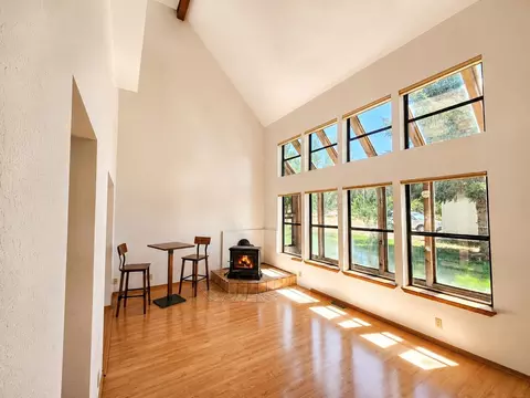 Living - 725 Roundup Dr, Loyalton, CA 96118 photo 2 of 6