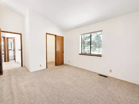 Bedroom - 725 Roundup Dr, Loyalton, CA 96118 photo 2 of 3