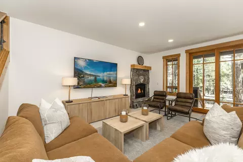Living - 11621 Bottcher Loop, Truckee, CA 96161 photo 3 of 3