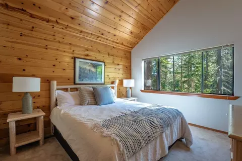 Bedroom - 13050 Skiview Loop, Truckee, CA 96161 photo 3 of 4