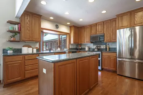 Kitchen - 13050 Skiview Loop, Truckee, CA 96161 photo 2 of 3